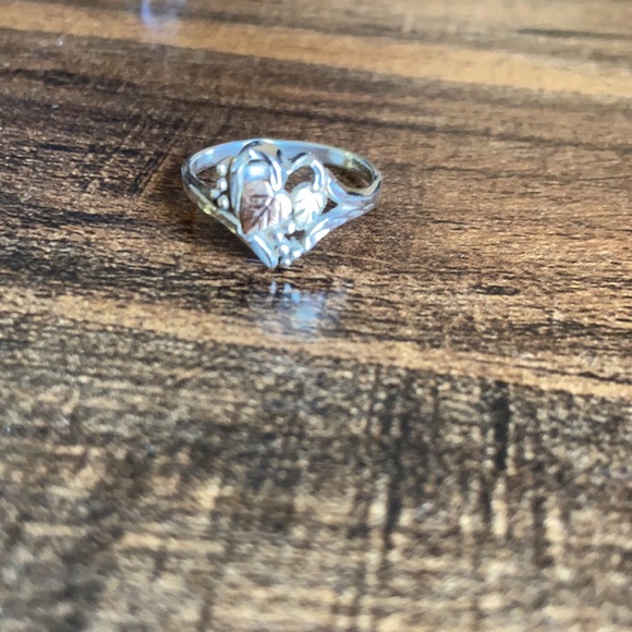 Black hills gold ring. - Picture 8 of 8